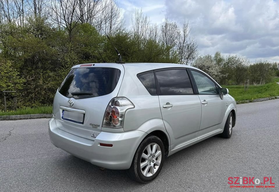 2004' Toyota Corolla Verso photo #2