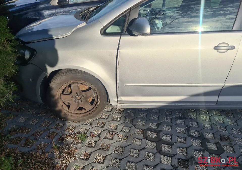 2011' Volkswagen Golf Plus photo #4