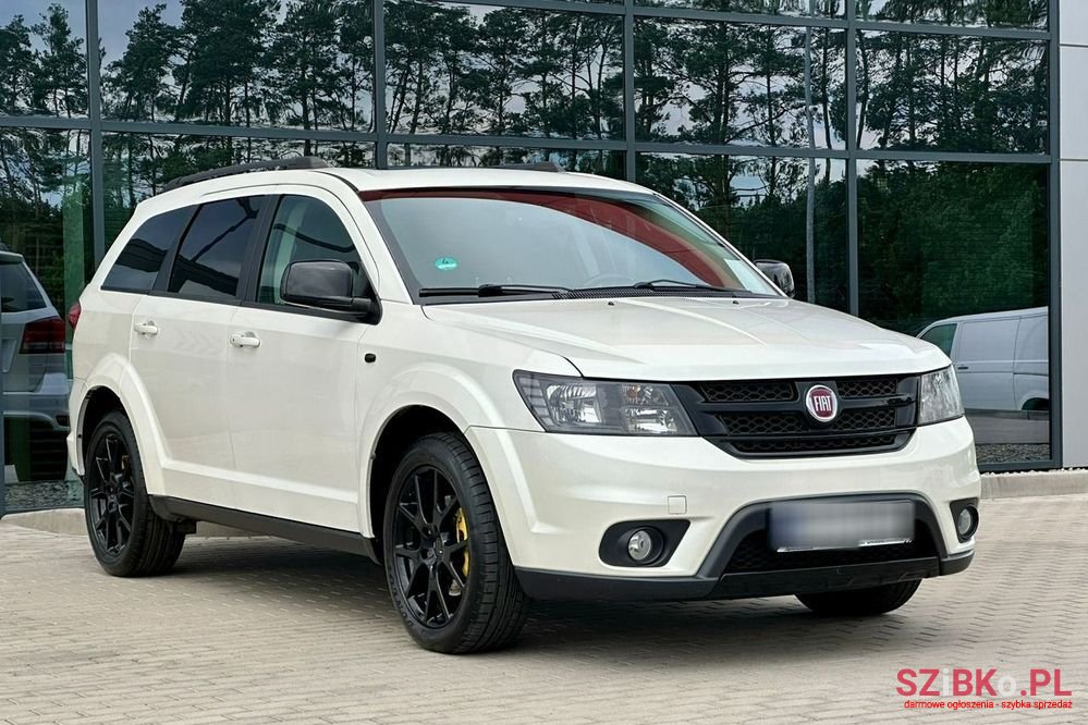2015' Fiat Freemont photo #2