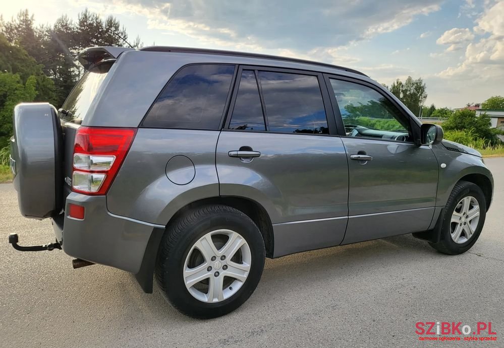 2005' Suzuki Grand Vitara 2.0 De Luxe photo #4