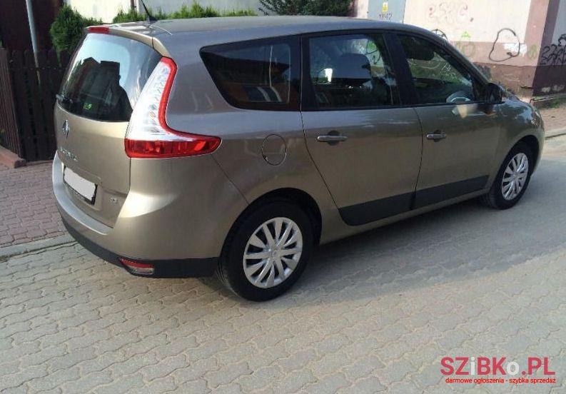 2009' Renault Scenic photo #2