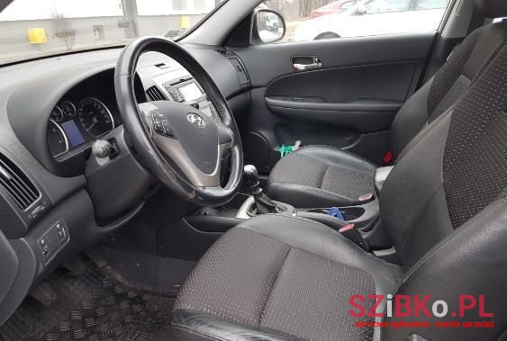 2009' Hyundai i30 1.6 Crdi Style photo #4