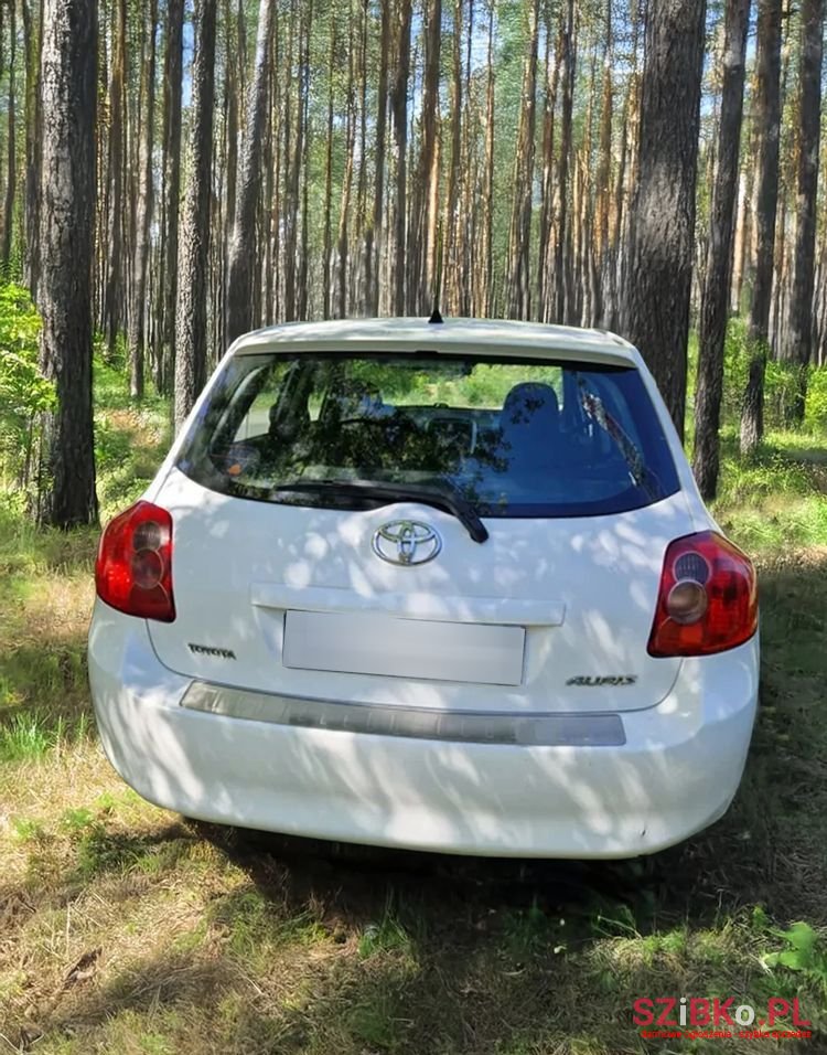 2008' Toyota Auris 2.0 D-4D Luna photo #4