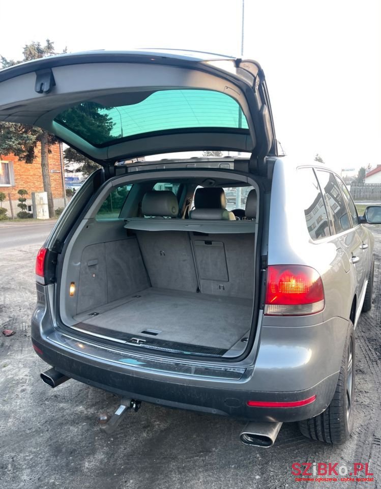 2004' Volkswagen Touareg photo #4