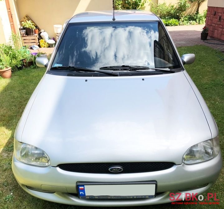 2000' Ford Escort photo #4