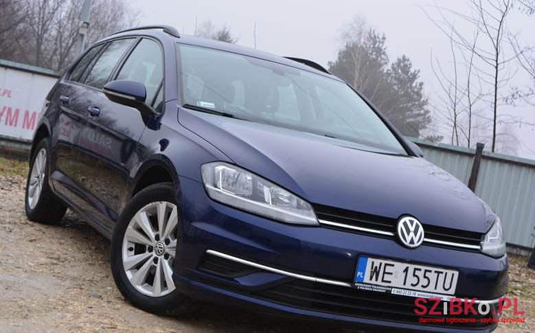 2018' Volkswagen Golf photo #3