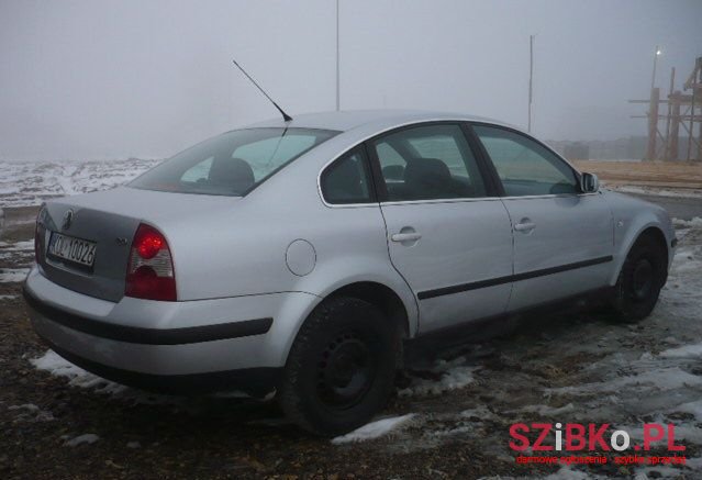 2002' Volkswagen Passat photo #5