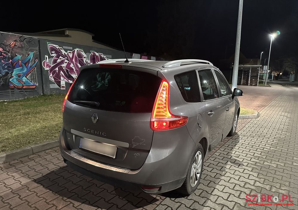 2015' Renault Scenic photo #2