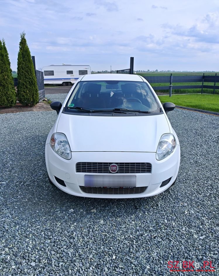 2009' Fiat Punto 1.2 8V photo #2