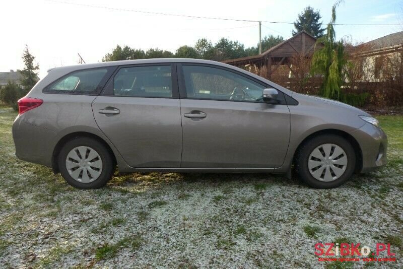 2015' Toyota Auris photo #3