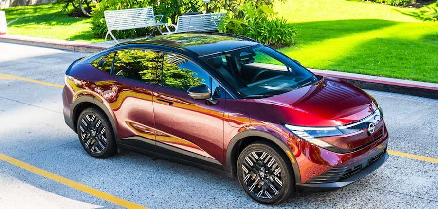 Nissan завершує продажі Ariya та робить ставку на новий Leaf