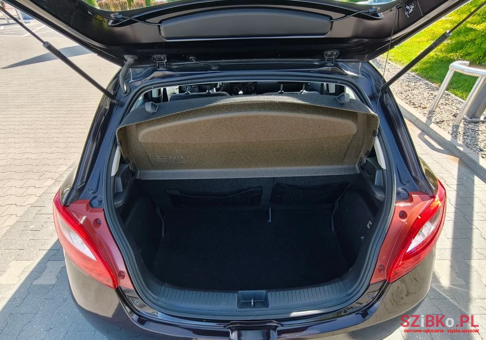 2011' Mazda 2 1.3 Exclusive photo #5