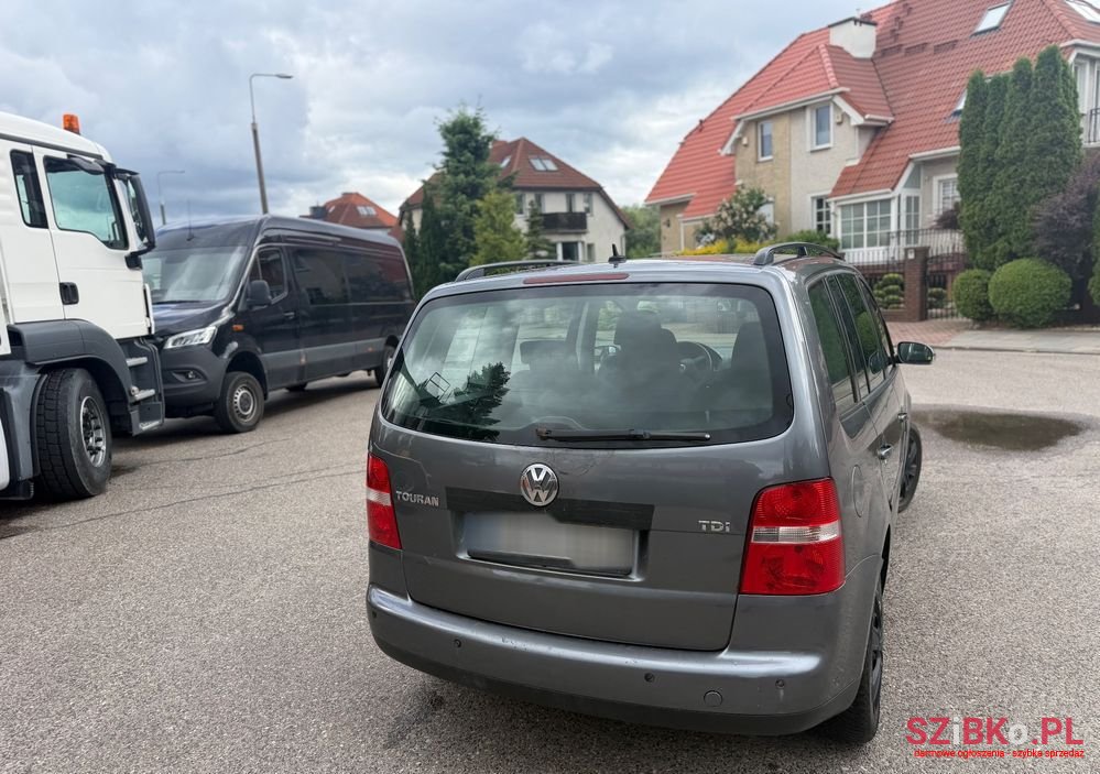 2006' Volkswagen Touran photo #4