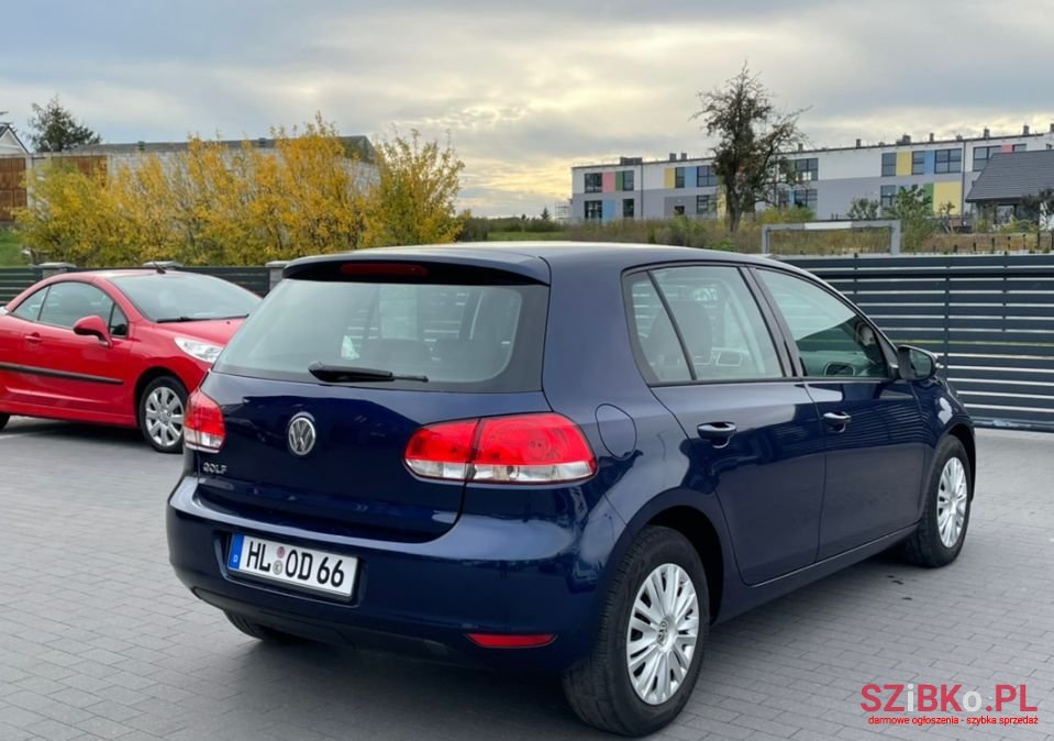 2011' Volkswagen Golf photo #3