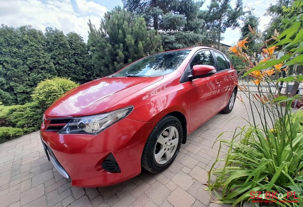 2014' Toyota Auris photo #3