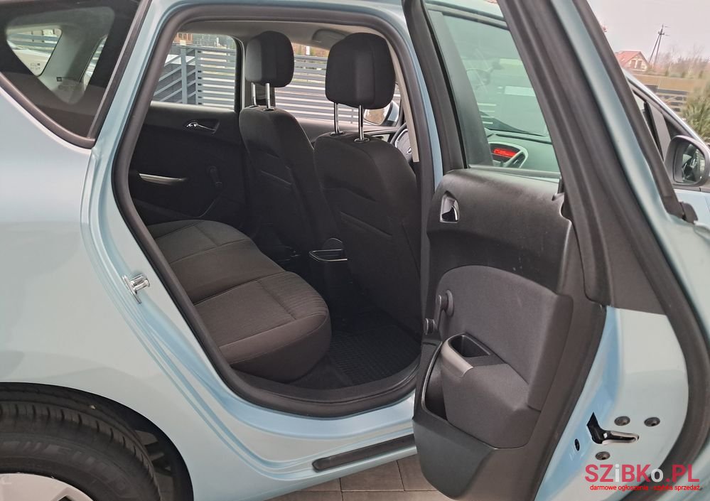 2010' Opel Astra 1.4 Edition photo #5