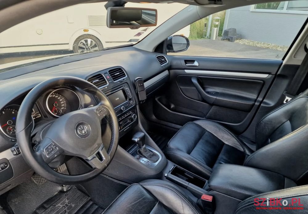 2010' Volkswagen Golf photo #3