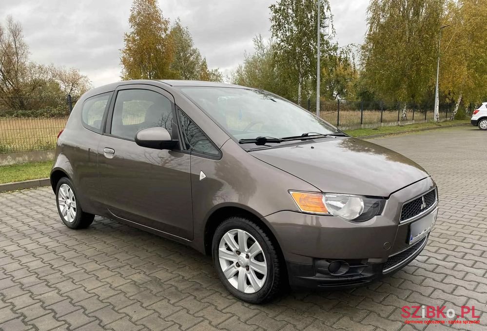 2011' Mitsubishi Colt 08-14 photo #3