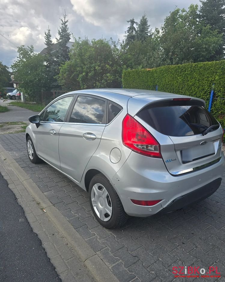 2011' Ford Fiesta photo #5