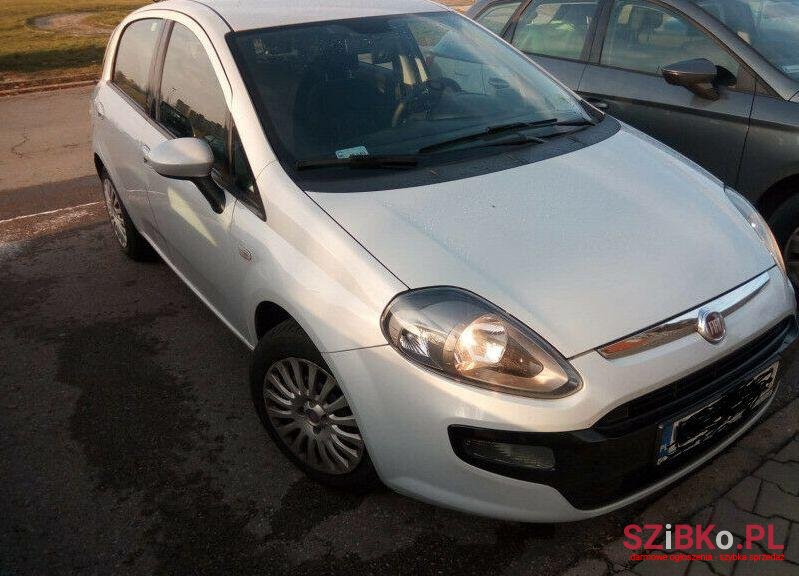 2011' Fiat Punto photo #1
