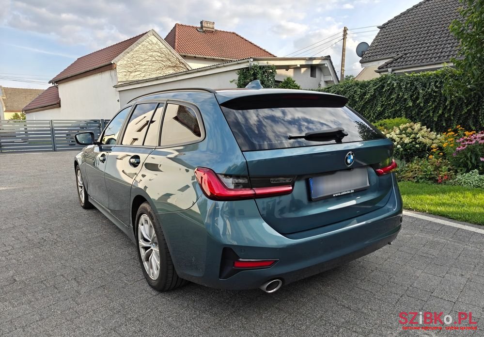 2021' BMW 3 Series 320D Advantage photo #4