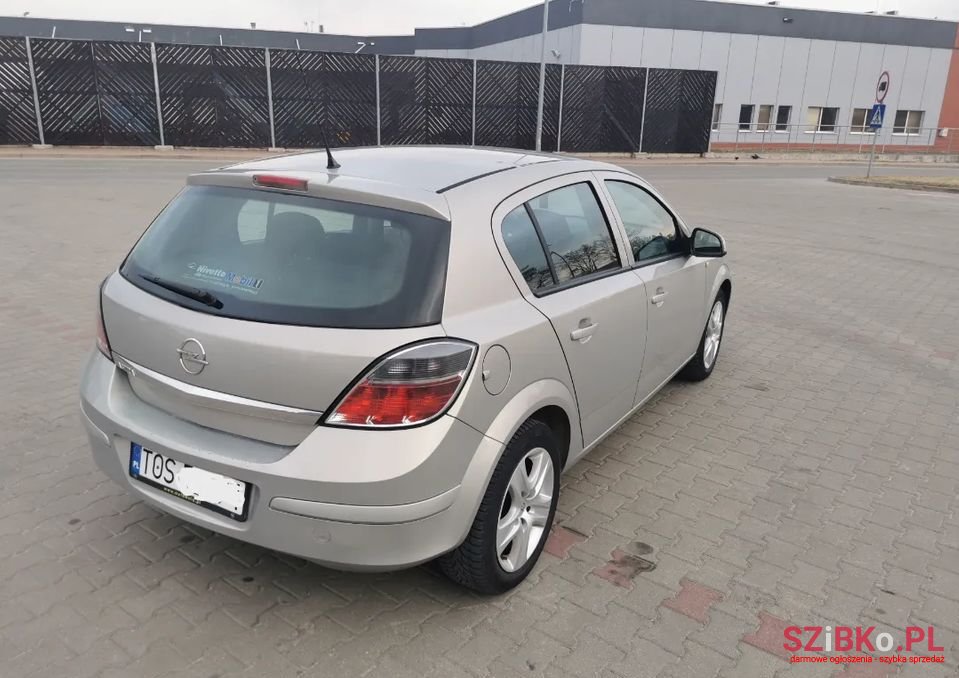 2010' Opel Astra photo #4