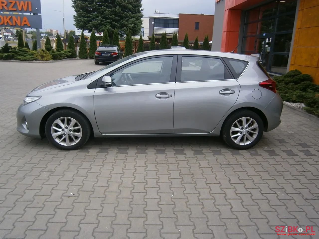 2014' Toyota Auris photo #3