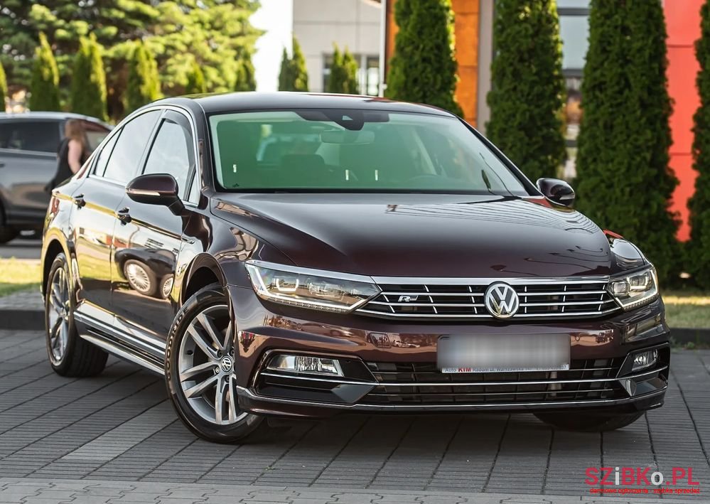 2015' Volkswagen Passat photo #2