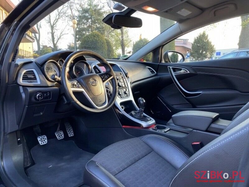 2012' Opel Astra photo #6