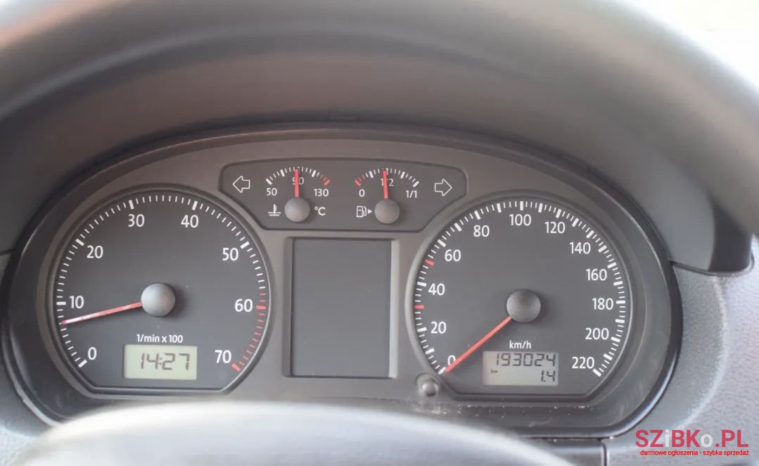 2005' Volkswagen Polo photo #4