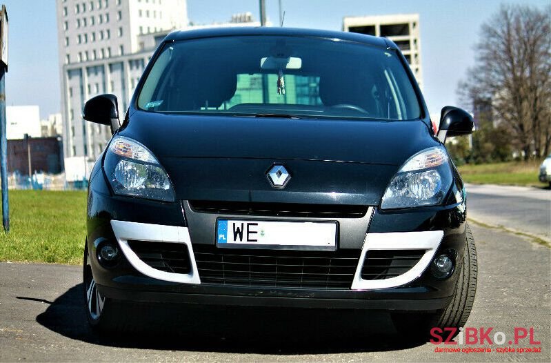 2011' Renault Scenic photo #1