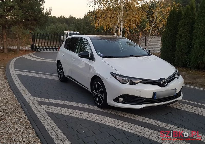 2017' Toyota Auris 1.2 T Selection photo #1