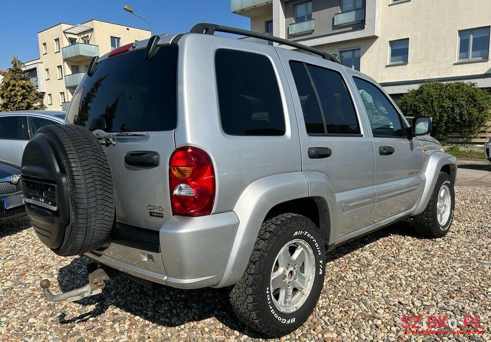 2004' Jeep Cherokee photo #4