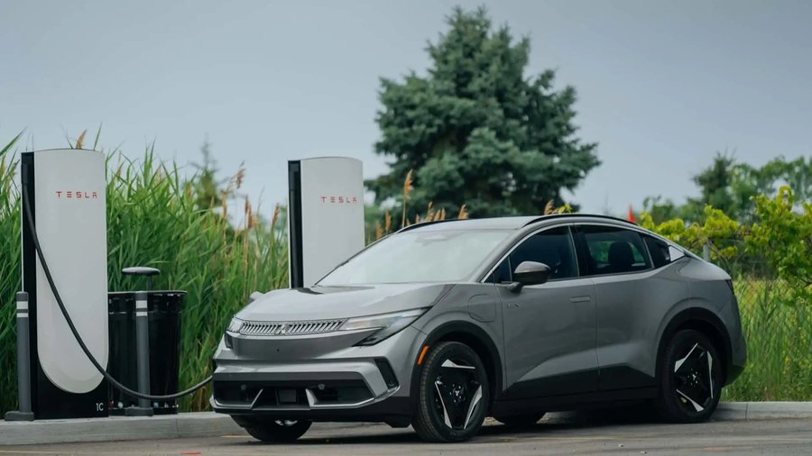 Два в одному: електрокрос Mitsubishi Eclipse Sportback отримав порти від Tesla та Nissan