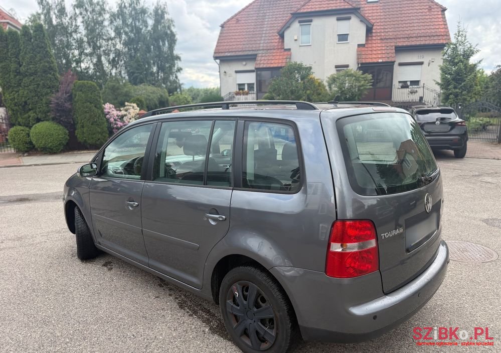 2006' Volkswagen Touran photo #6
