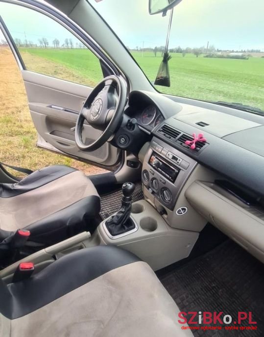 2006' Mazda 2 Comfort photo #5