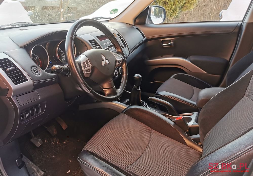 2010' Mitsubishi Outlander photo #6