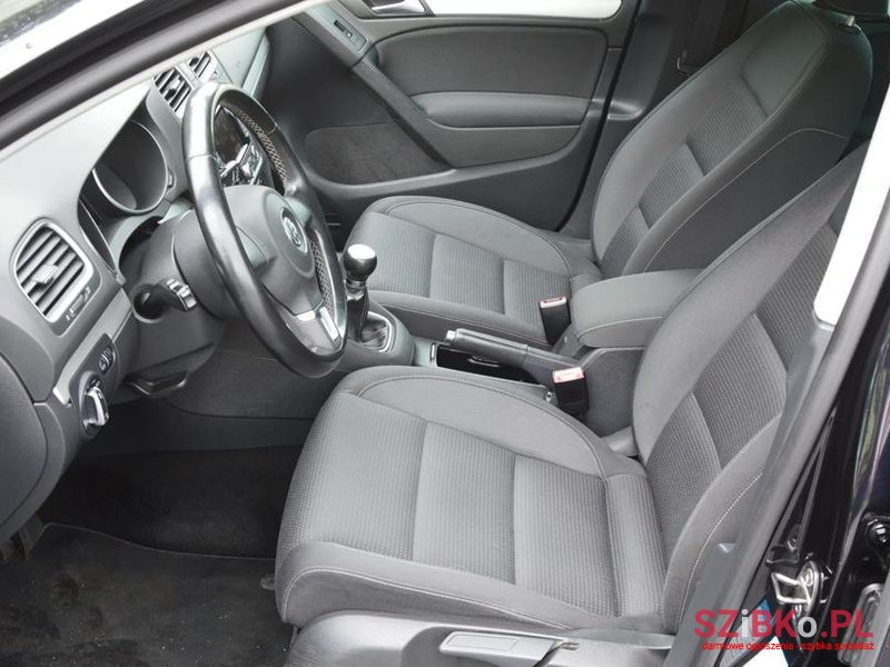 2010' Volkswagen Golf photo #6