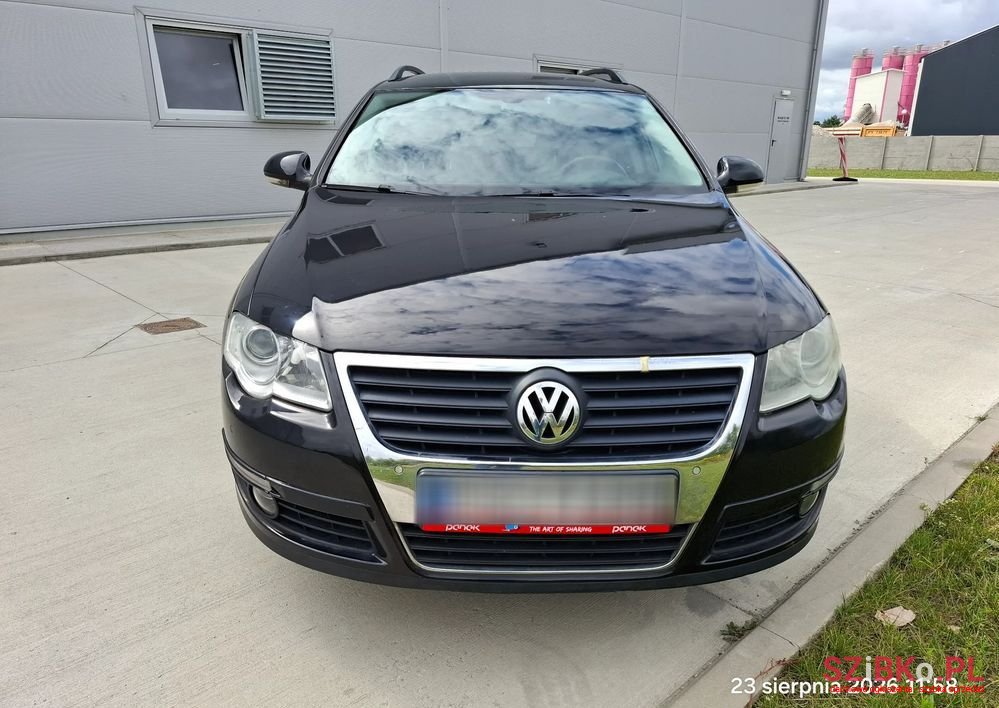 2010' Volkswagen Passat photo #4