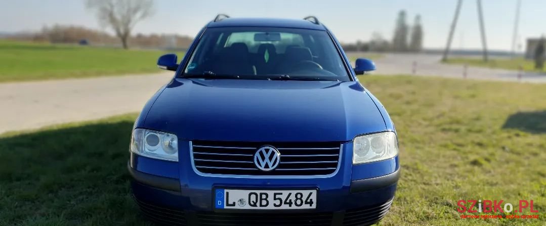 2004' Volkswagen Passat photo #1