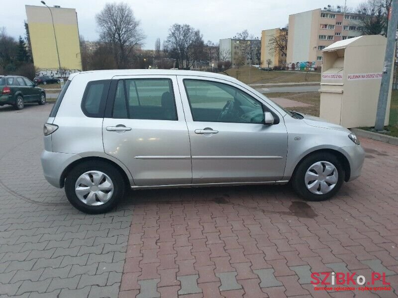 2006' Mazda 2 photo #2