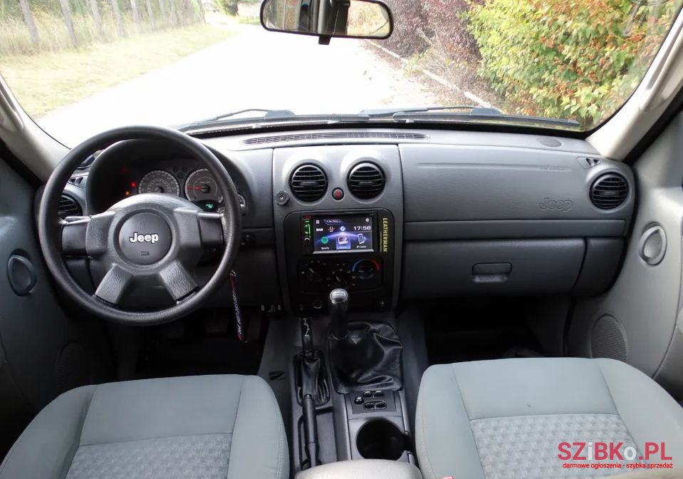 2006' Jeep Cherokee photo #2