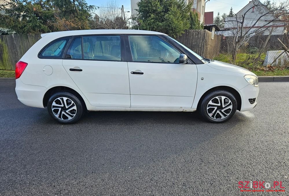 2011' Skoda Fabia photo #4