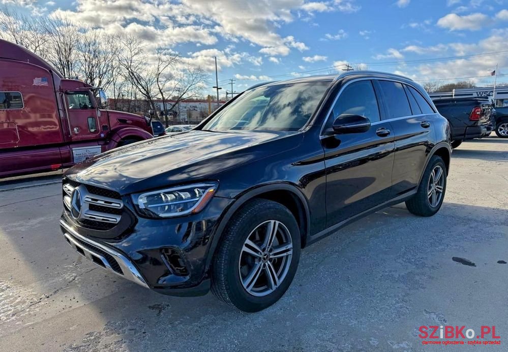2019' Mercedes-Benz GLC 300 4Matic 9G-Tronic photo #2