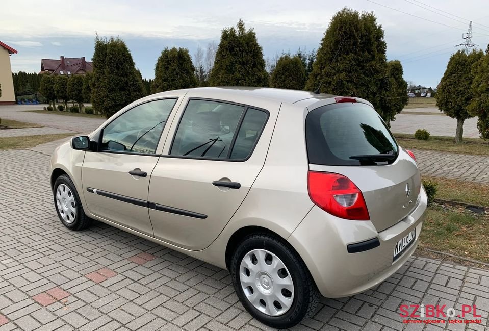 2007' Renault Clio photo #3