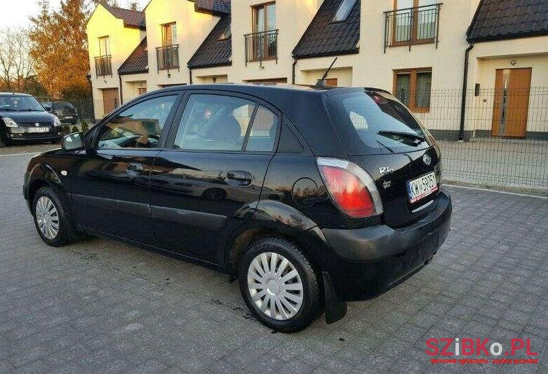 2006' Kia Rio photo #2