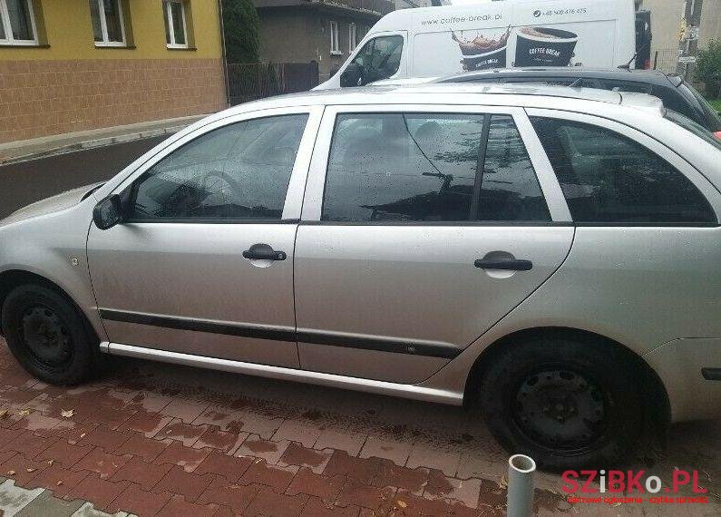 2001' Skoda Fabia photo #1