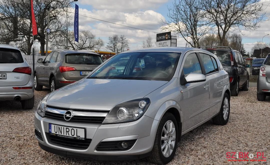 2005' Opel Astra photo #1