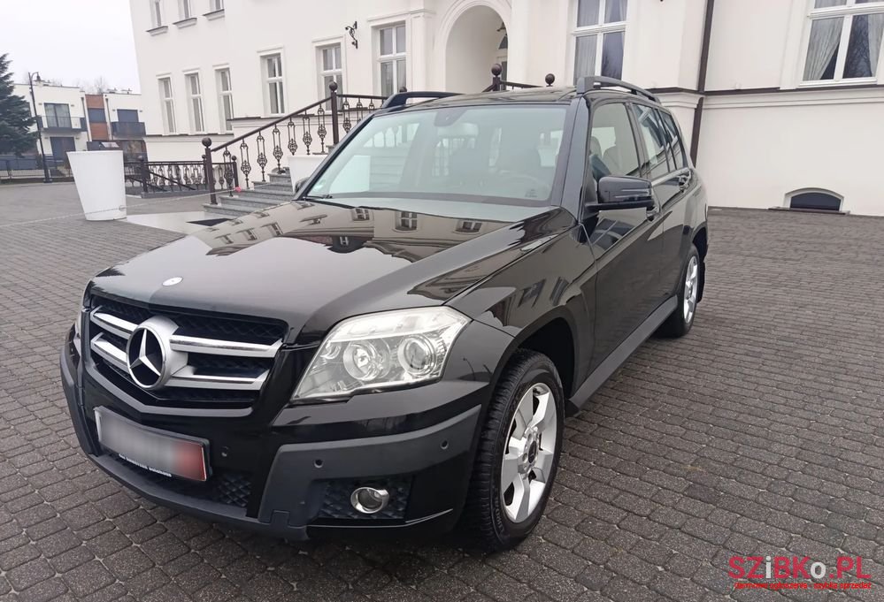 2010' Mercedes-Benz GLK photo #2