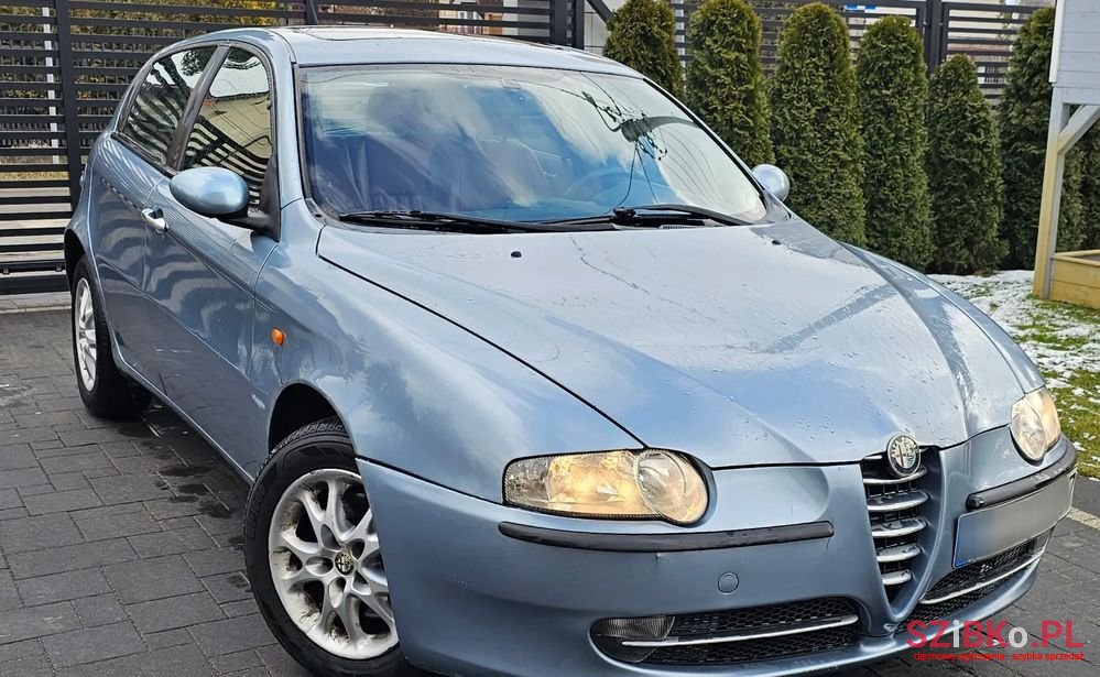 2002' Alfa Romeo 147 photo #1